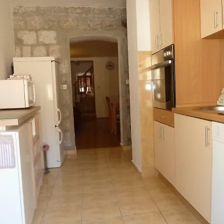 בית נופש Villa Lapetra *